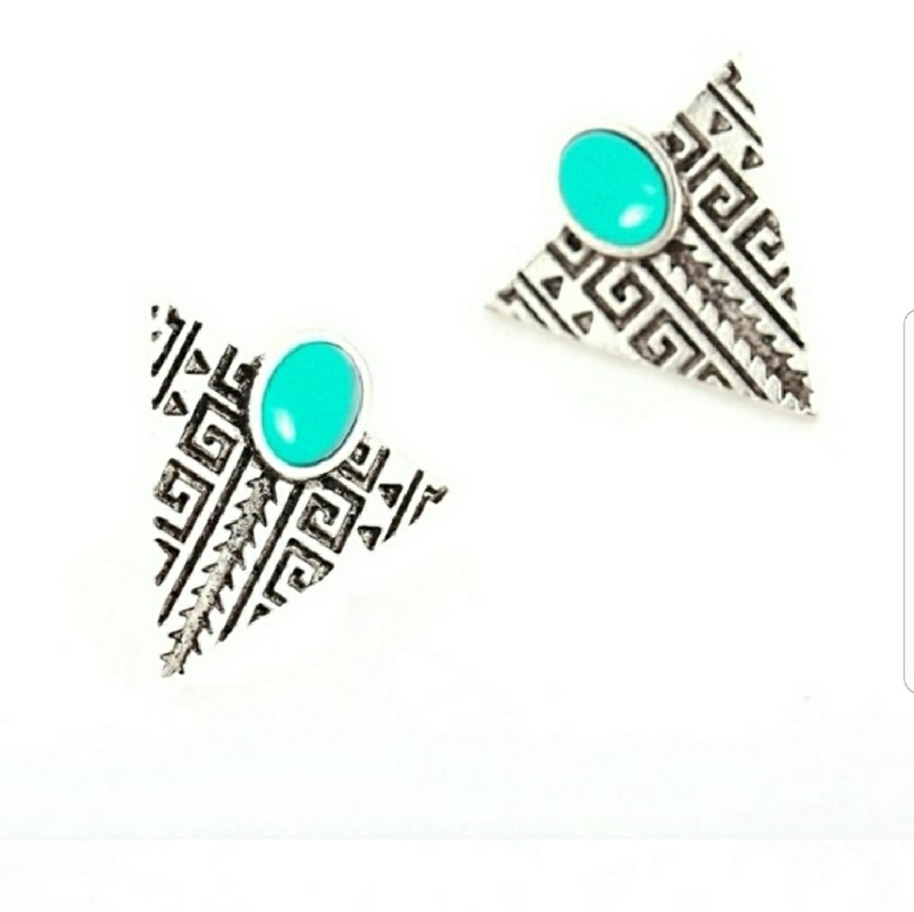 STUD EARRINGS